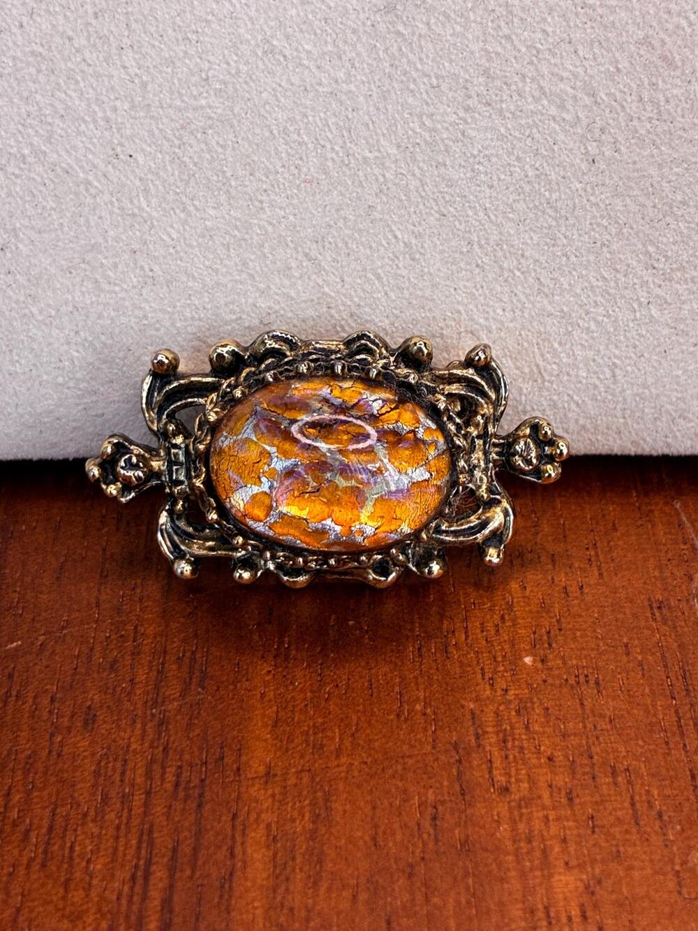 Glass Foil golden Cabochon Filagree Broach, Vintage.
